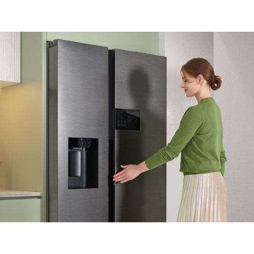 Samsung Series 9 AI Home RS90F64EETEU American Fridge Freezer - Silver