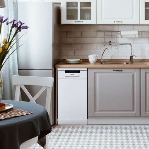 Hisense HS523E15WUK Slimline Dishwasher - White